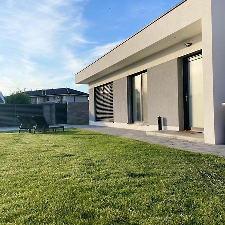 Klimatizovany Apartmanovy Dom, S Virivkou, 1B Senec Zewnętrze zdjęcie