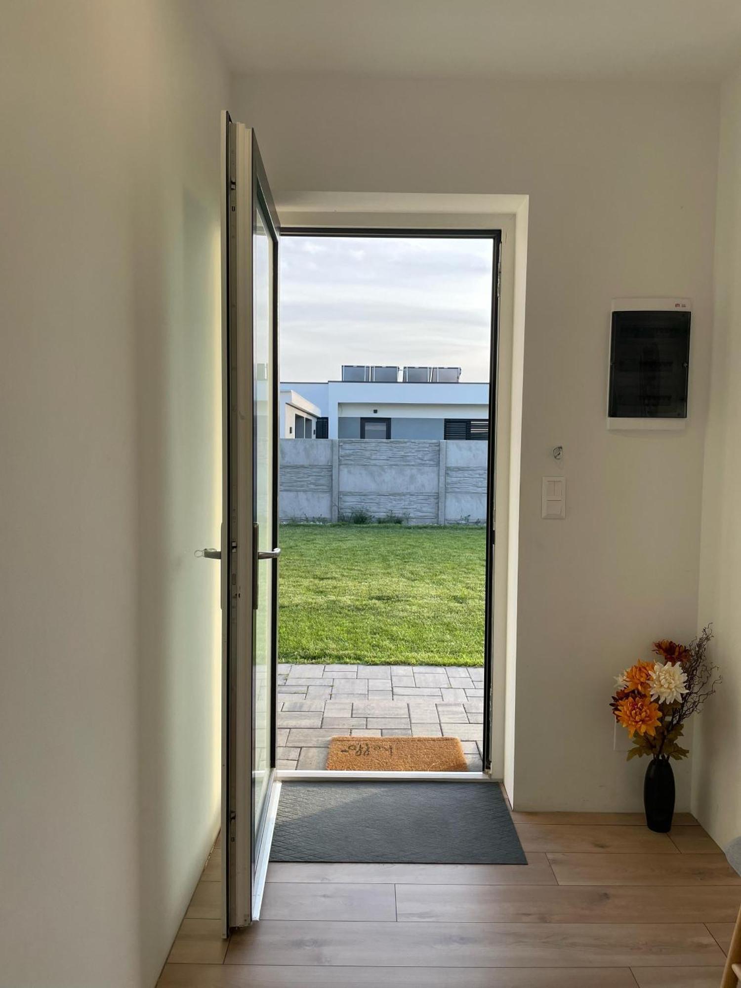 Klimatizovany Apartmanovy Dom, S Virivkou, 1B Senec Zewnętrze zdjęcie
