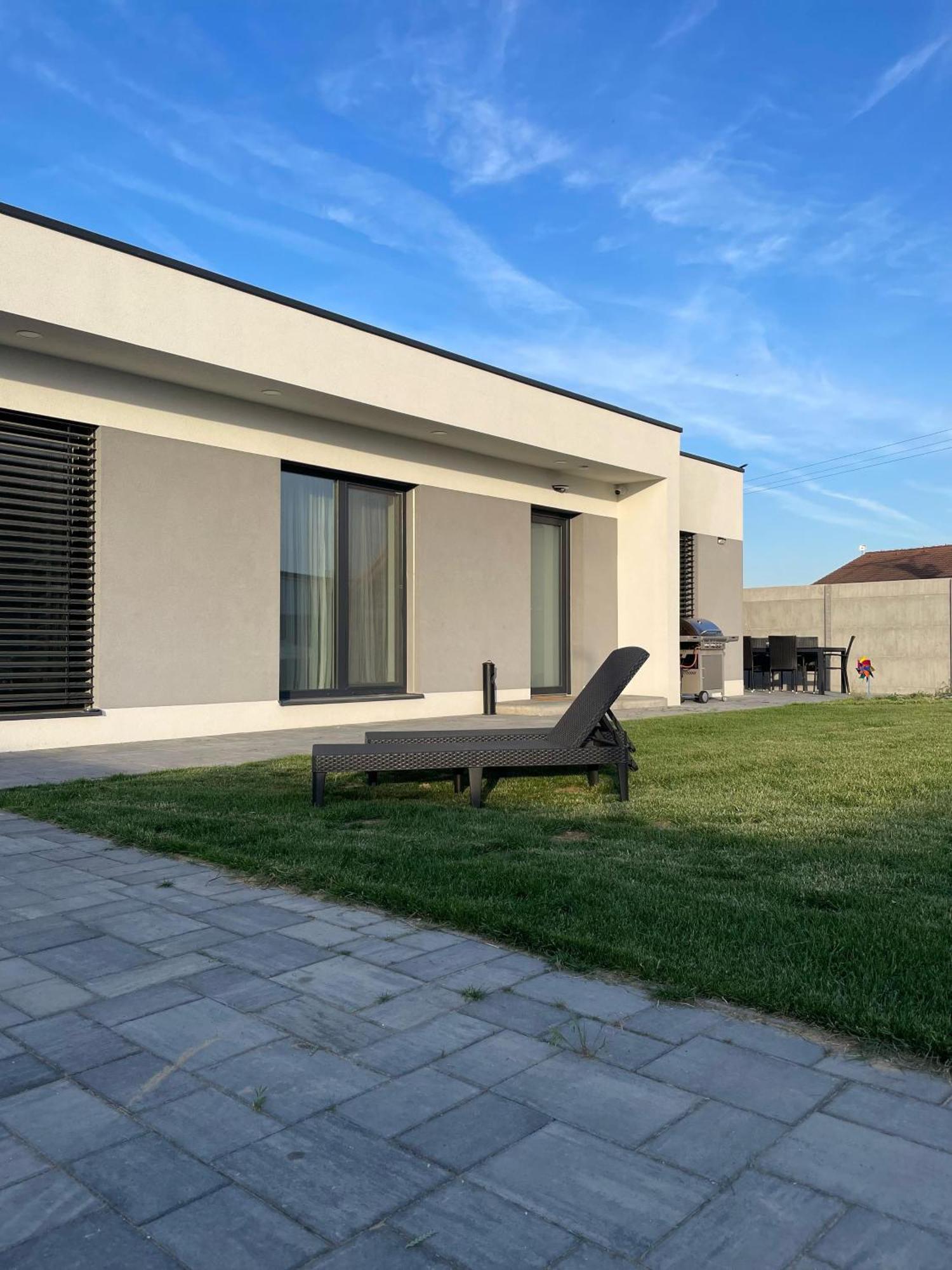 Klimatizovany Apartmanovy Dom, S Virivkou, 1B Senec Zewnętrze zdjęcie